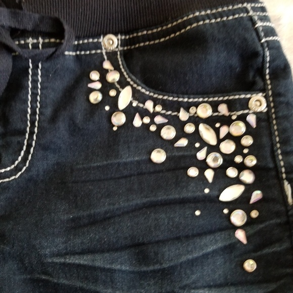 Shorts - Picture 3 of 3